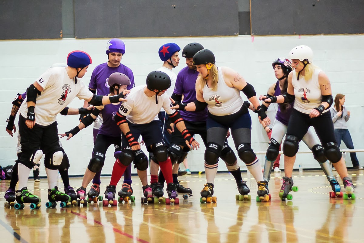 Bairn City's Belter Skelpers lining up for the team's first ever co-ed bout.