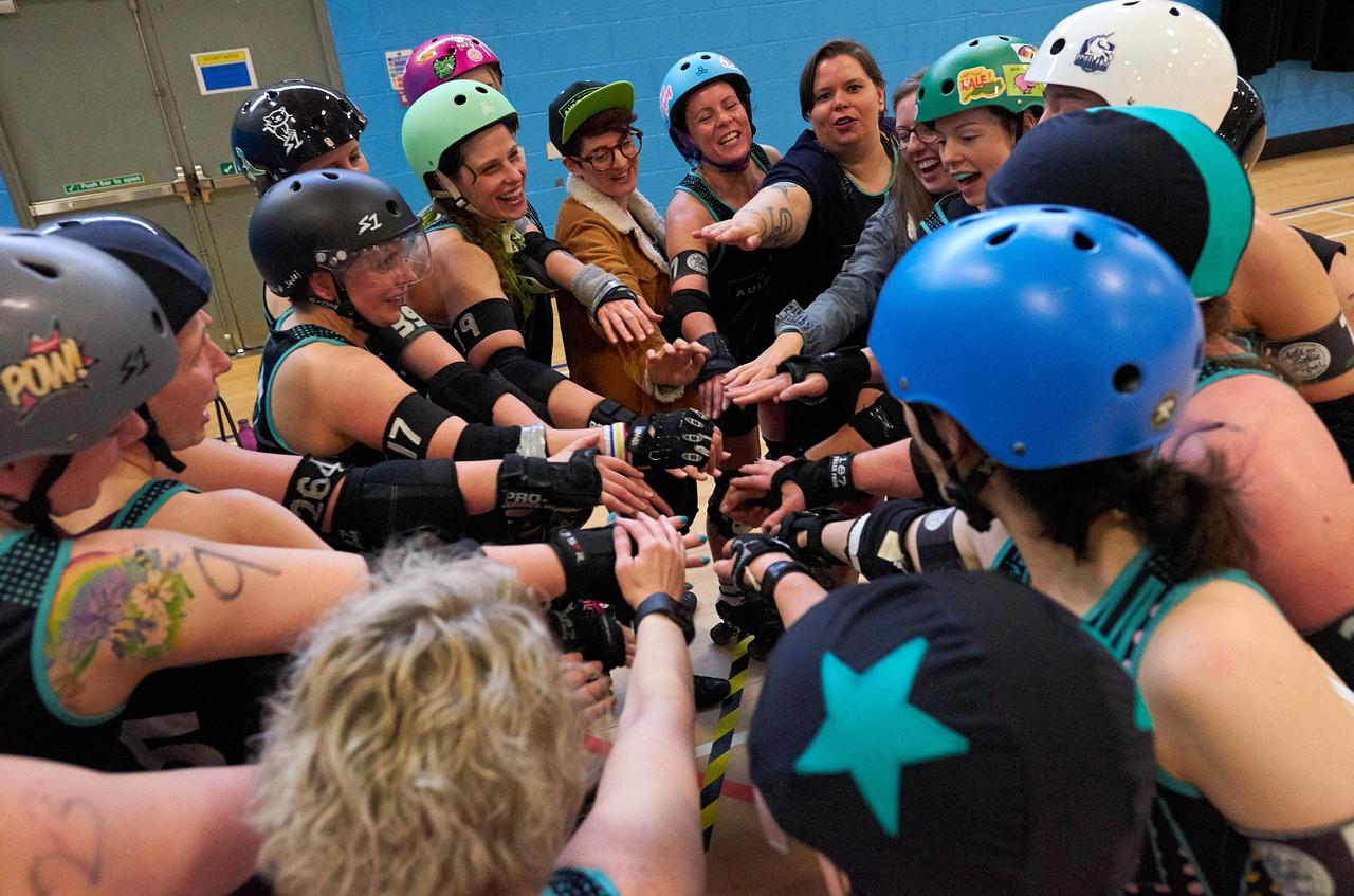 Image of Auld Reekie Roller Derby pre-bout team cheer.